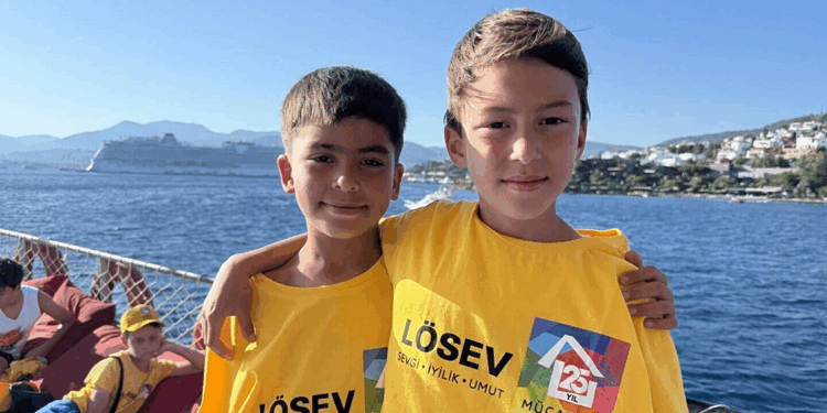 Lösemiyi yenen ikizler, LÖSEV tatil köyünde moral buldu