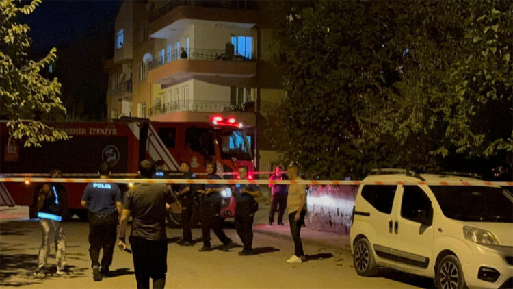 Malatya'da evin çatısı çöktü; anne ve kızı son anda kurtuldu