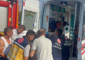 yolcu otobüsüyle otomobilin çarpıştığı kazada karı-koca yaşamını yitirdi