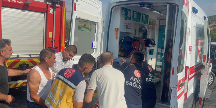 yolcu otobüsüyle otomobilin çarpıştığı kazada karı-koca yaşamını yitirdi