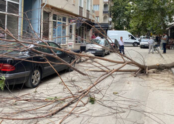 Marmara Bölgesi için kuvvetli rüzgar uyarısı; çatılar uçabilir
