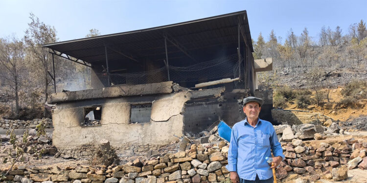 Mersin'de yanan evler görüntülendi