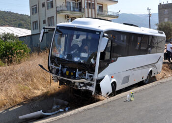 Şarampole düşen midibüsteki 9 kişi yaralandı