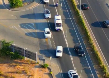 Hayat koridoru trafik denetim dronuyla görüntülendi