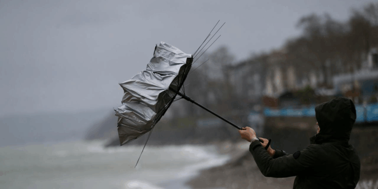 Marmara Bölgesi'nde kuvvetli rüzgar ve fırtına uyarısı