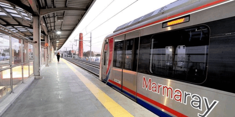 Marmaray'da 1 saat arayla iki kişi intihar etti