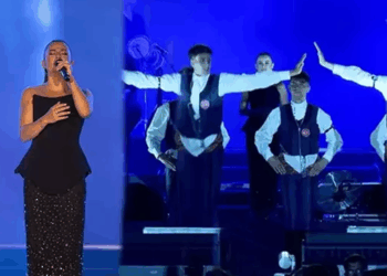 Memleketinde konser veren Merve Özbey, Dadaşlarla sahne aldı