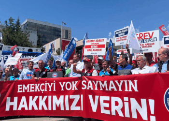 Memur-Sen'den, Hazine ve Maliye Bakanlığı önünde açıklama