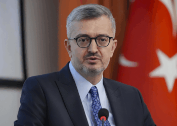 Mevcut hakaret dilinden Özgür Özel'in bir an önce kurtulması gerekiyor