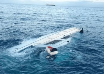 Milas açıklarında tekne alabora oldu: 6 kişi kurtarıldı, 2 çocuk kayıp