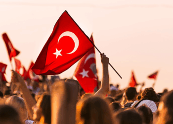 Millet ve vatan sevgisi olanlardan neden korkuluyor