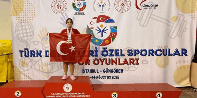 Muğlalı özel sporcu Elif Oral'dan 3 madalya