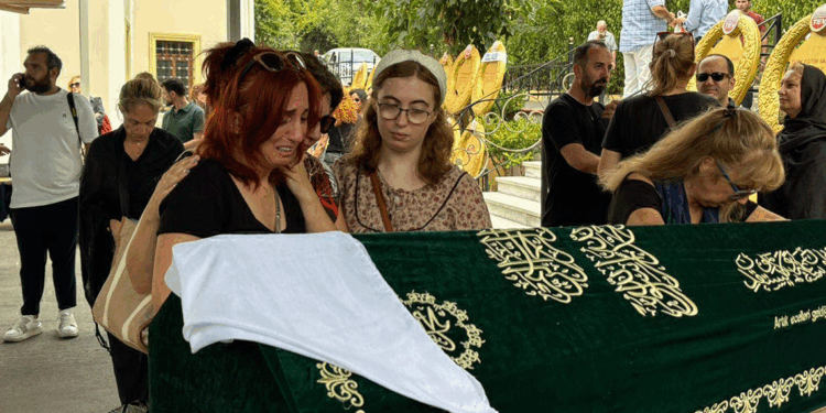 Münir Özkul'un eşi Umman Özkul son yolculuğuna uğurlandı