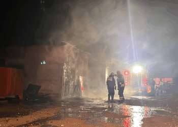 Mutfak tezgahı imalathanesinde çıkan yangın söndürüldü