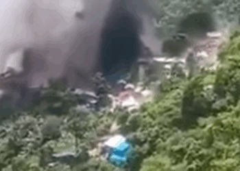 Myanmar'da ordunun hava saldırısında 32 kişi hayatını kaybetti