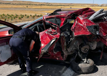 Niğde Otoyolu’nda kamyon ile otomobil çarpıştı; 1 ölü, 3 yaralı