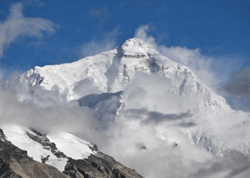 Nepal, Himalayalar'daki 97 zirveyi iki yıl ücretsiz tırmanışa açacak