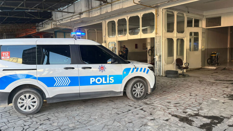 Kayseri'de oto tamircisi kalfası çırağı yaraladı
