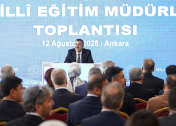 Okul kıyafeti görseli, okulun internet sitesinde yayımlanacak