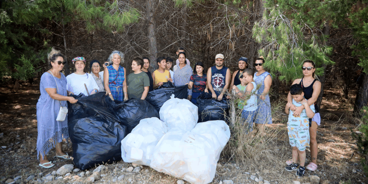Otizmli çocuklardan yangına karşı orman temizliği