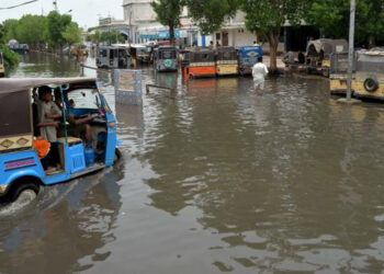 Pakistan'da etkili olan muson yağmurları 299 can aldı