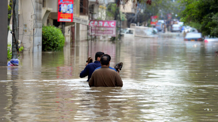 Pakistan'da etkili olan muson yağmurları 746 can aldı