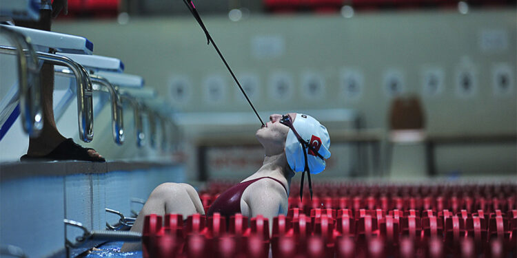 Paralimpik mili yüzücü Esra Avrupa şampiyonu oldu
