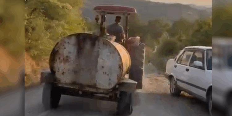 Patlak lastikle yangın bölgesine su taşıdı