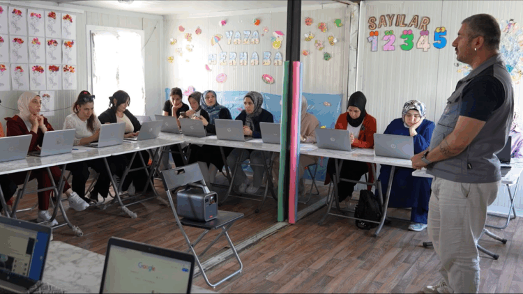 Pegasus’tan 330 depremzede genç kadına dijital kariyer desteği