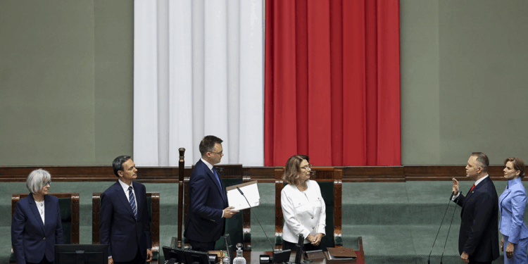 Polonya Cumhurbaşkanı Karol Nawrocki yemin ederek göreve başladı