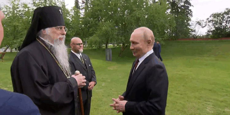 Putin, Alaska'daki Sovyet mezarlarını ziyaret etti