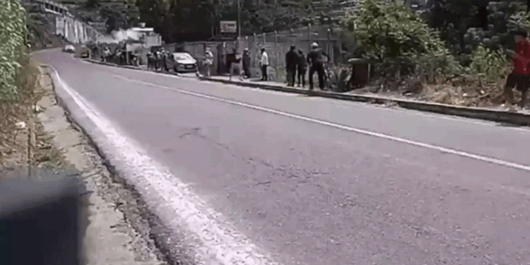 Ralli yarışında araç seyircilerin arasına girdi: 2 ölü, 18 yaralı