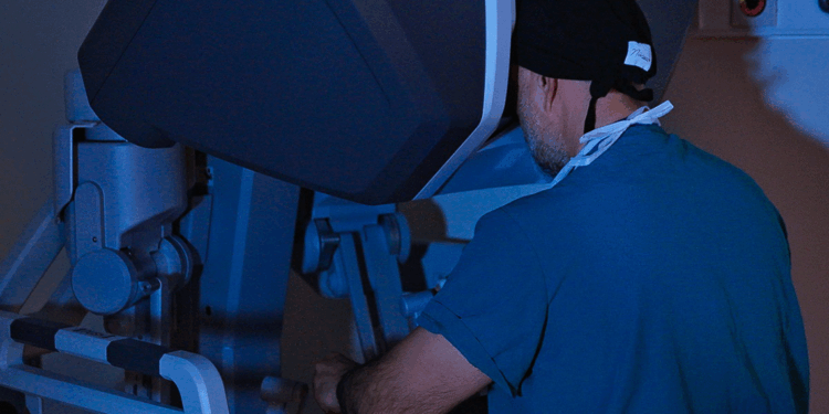 Robotik cerrahi hastalara daha hızlı iyileşme imkanı tanıyor