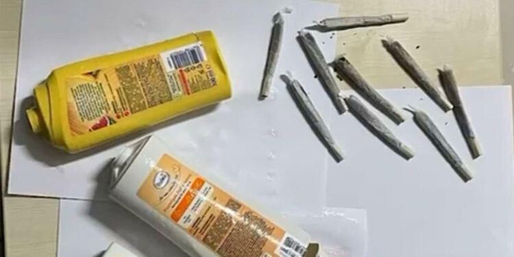 Şampuan kutularına gizlenmiş esrar ele geçirildi