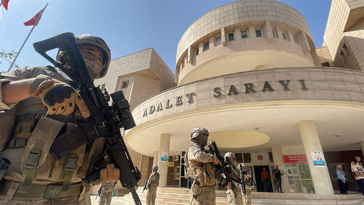 Şanlıurfa'da kaçak silah operasyonuna 7 gözaltı