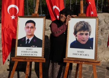 Eren Bülbül ölümünün 8'inci yılında kabri başında anıldı