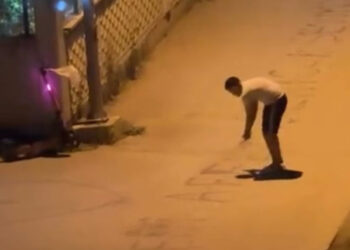Sevgilisine özür mesajını suyla sokağa yazdı; benzin sanıp polisi aradılar