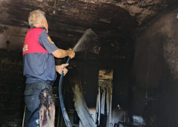 evde çıkan yangında 2 yaşındaki çocuk dumandan etkilendi
