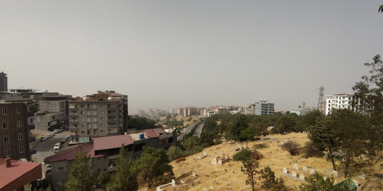Şırnak'ta toz taşınımı; Cudi ve Gabar dağları gözden kayboldu