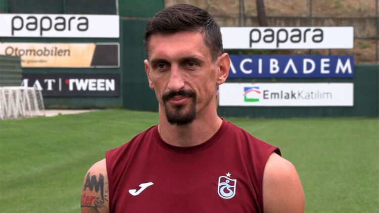 Bütün takım olarak savunuyoruz