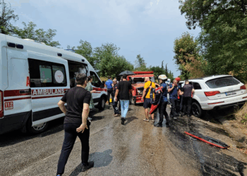 Sakarya'da kamyonet ile cip çarpıştı; 4'ü çocuk 5 yaralı