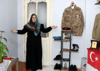 Şehitlerin kişisel eşyalarına sahip çıkıyor