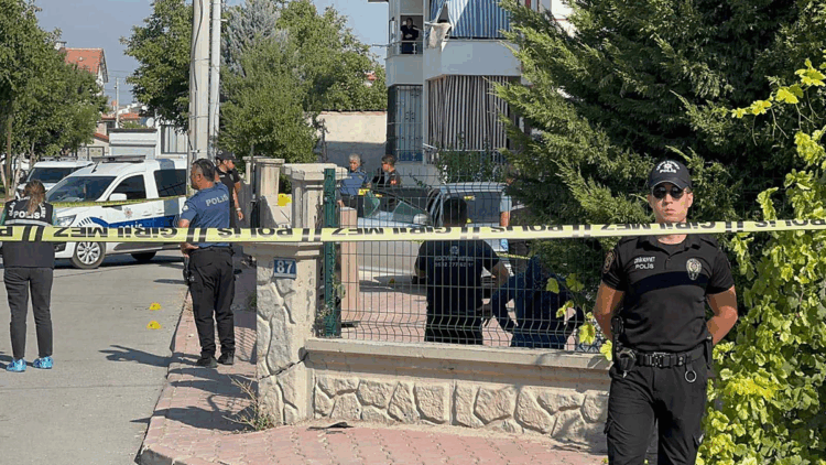 Silahlı saldırıya uğrayan baba ile 11 yaşındaki oğlu öldü