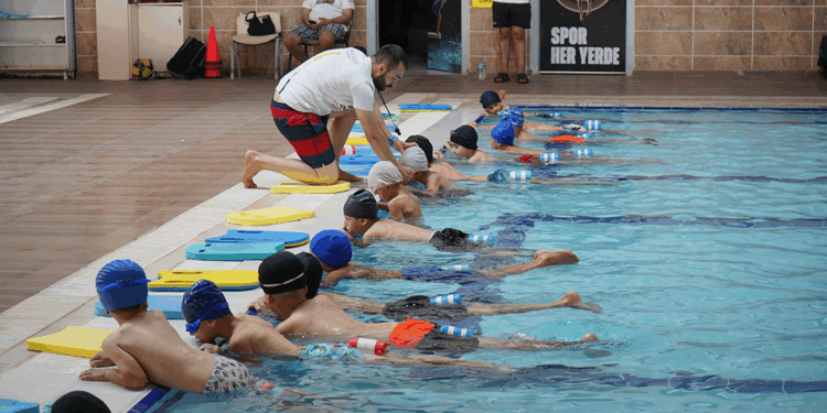 Şırnak'ta 43 bin kişiye yüzme öğretildi