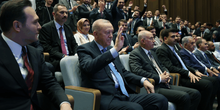 Sizlere terörün olmadığı Türkiye'yi biz teslim edeceğiz