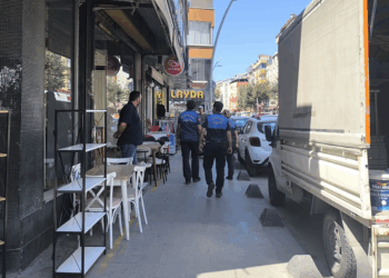 Sultangazi’de kaldırım işgallerine karşı denetim gerçekleştirdi