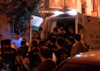 Sultangazi'de tartıştığı oğlu tarafından silahla öldürüldü