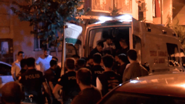 Sultangazi'de tartıştığı oğlu tarafından silahla öldürüldü