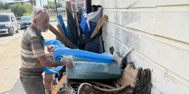Tarihi eserleri yağmalayıp mobilya mağazasında satışa çıkarmışlar