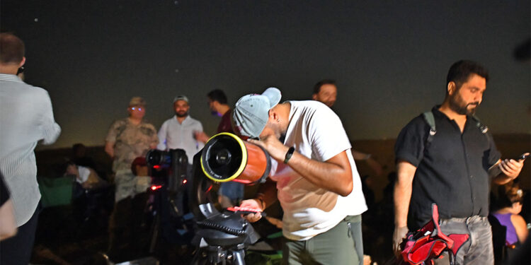 Tarihi Zerzevan Kalesi'nde Perseid meteor yağmurunu izlediler